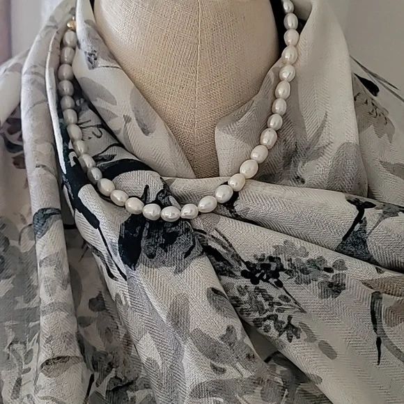 Dior Beige and Black Silk Scarf - Picture 7 of 9